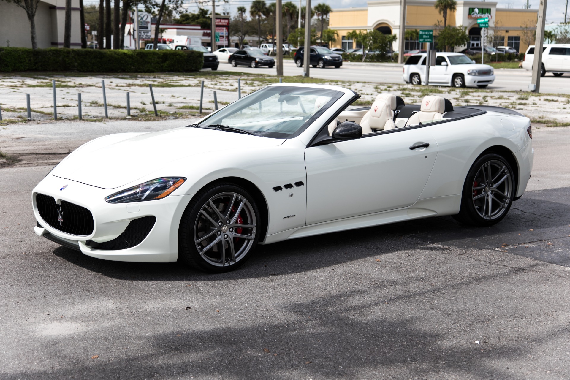 maserati granturismo sport white