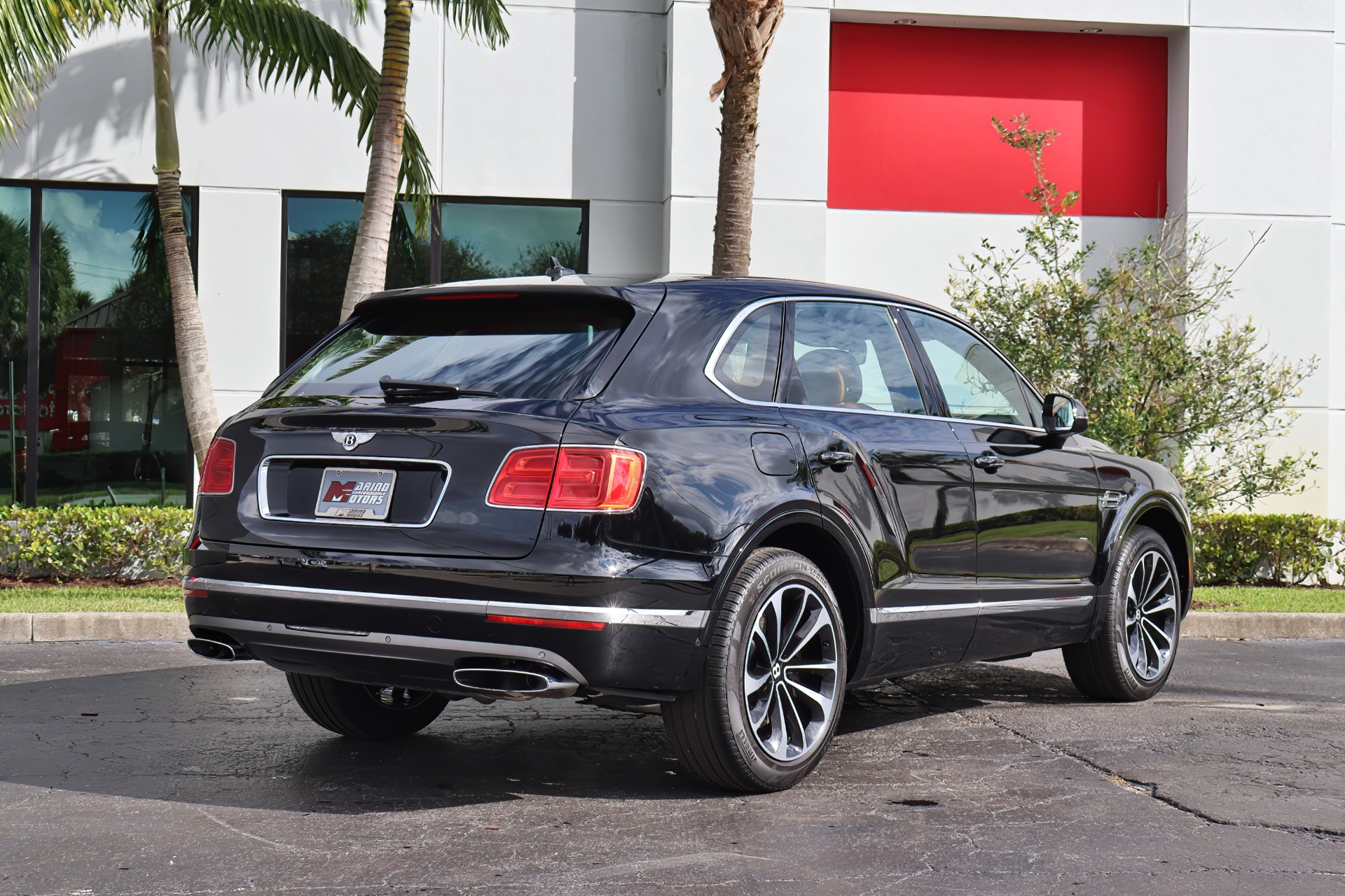 Used 2018 Bentley Bentayga Onyx Edition Blackline Spec For Sale ($159,880)