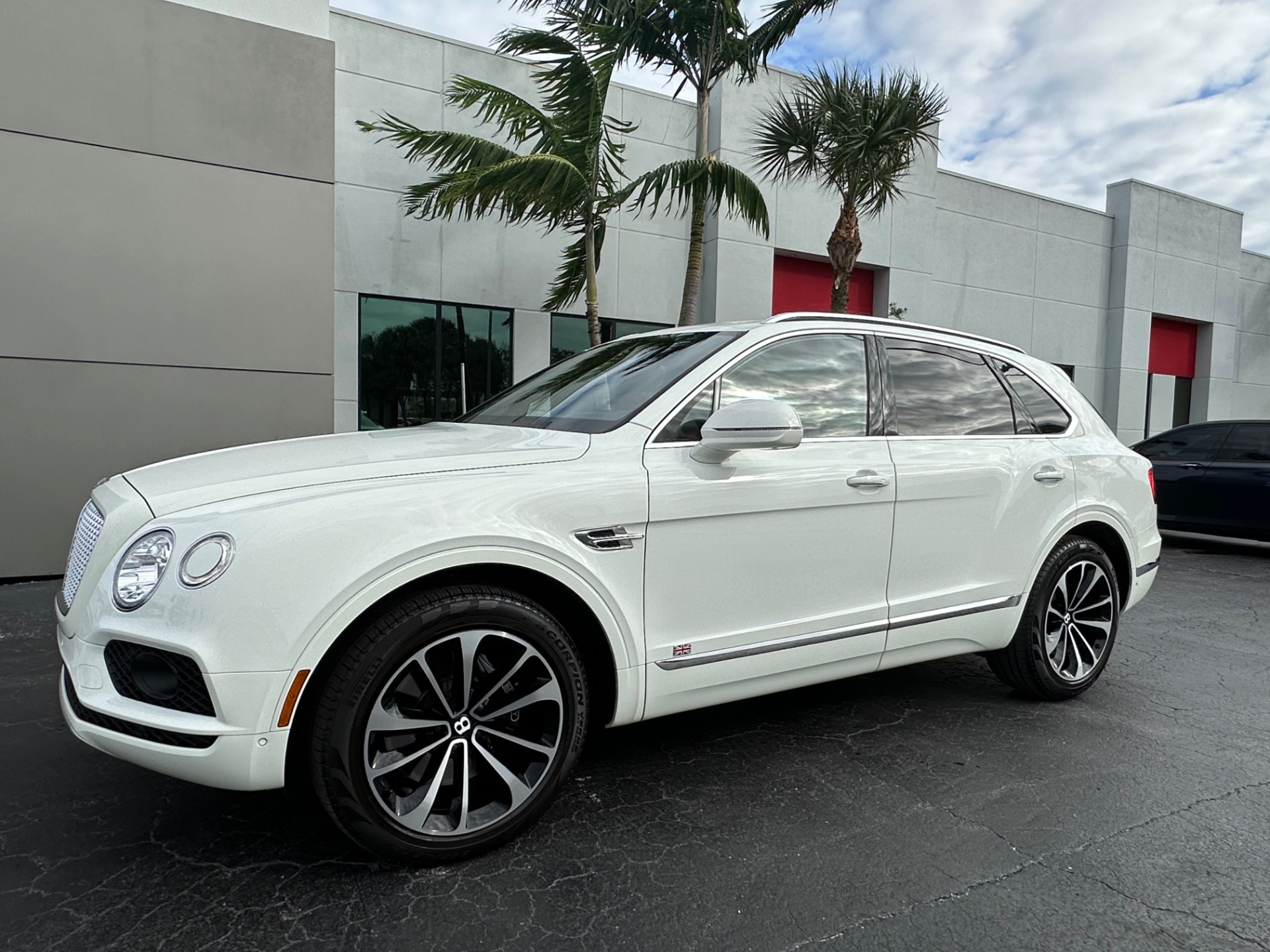 Used 2018 Bentley Bentayga W12 Signature Edition For Sale ($105,900 ...