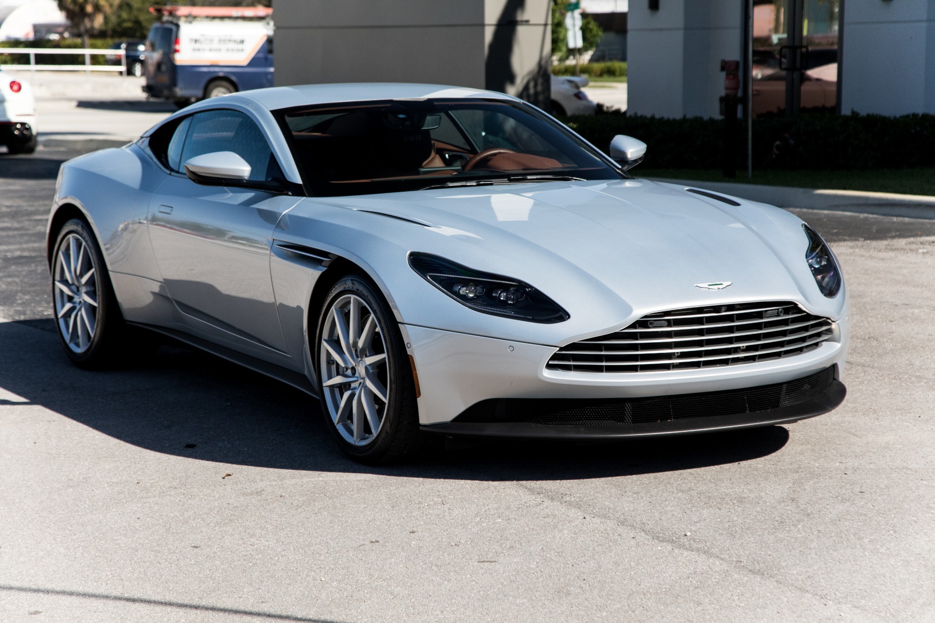 Aston Martin db11 v8